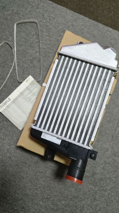 Радіатор Інтеркулера MAHLE BEHR CI 697 000S (новий, оригінал)