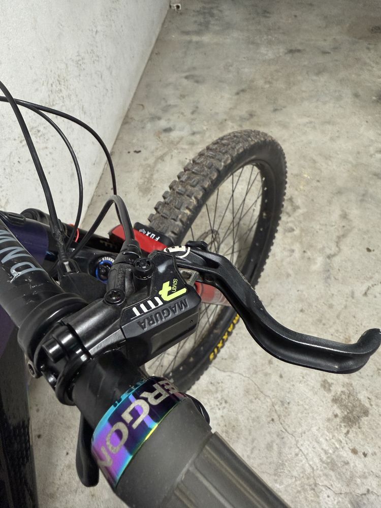 Bicicleta Trail/Enduro Polygon Siskiu T8 27.5