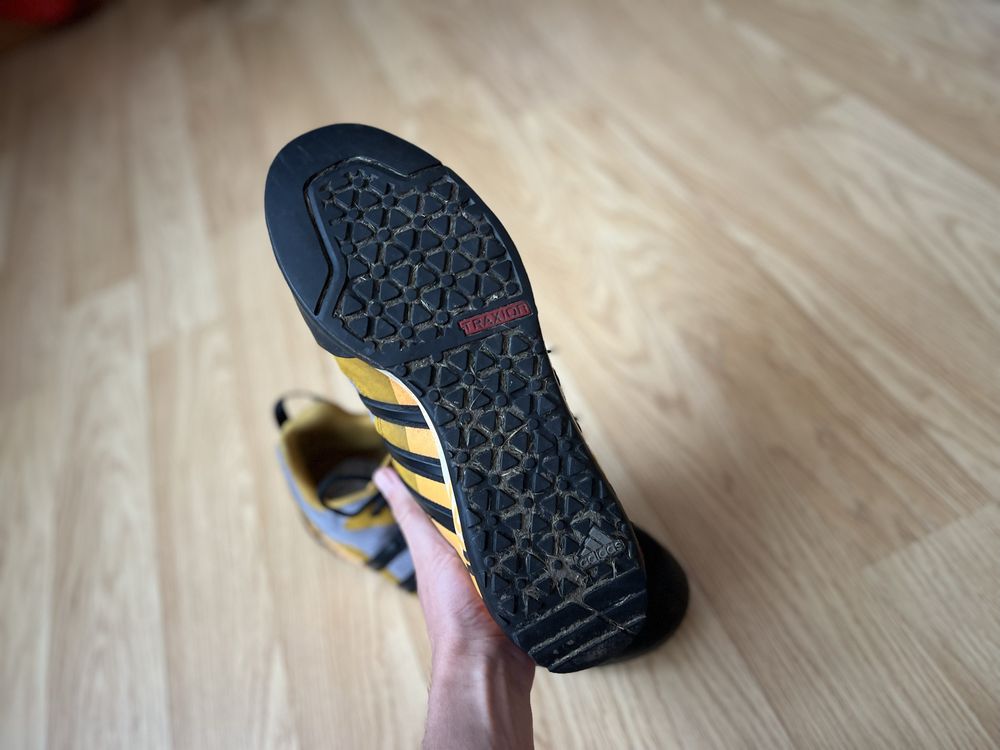 Трекінгові кросівки adidas оригінал( устілка 30)