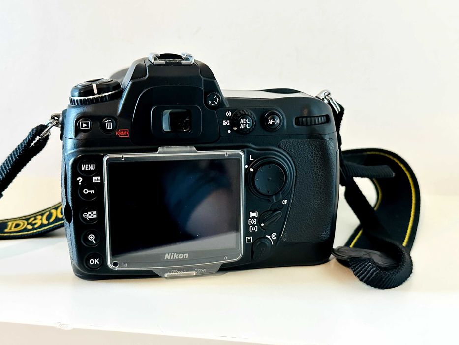 Máquina fotográfica digital Nikon D300 + Objetiva NIKKOR 18-200 mm