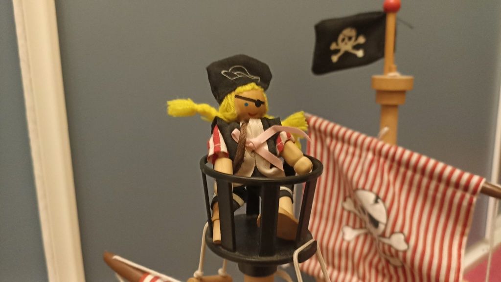 Drewniany statek piracki Play Tive Junior z armatą, piratami piraci