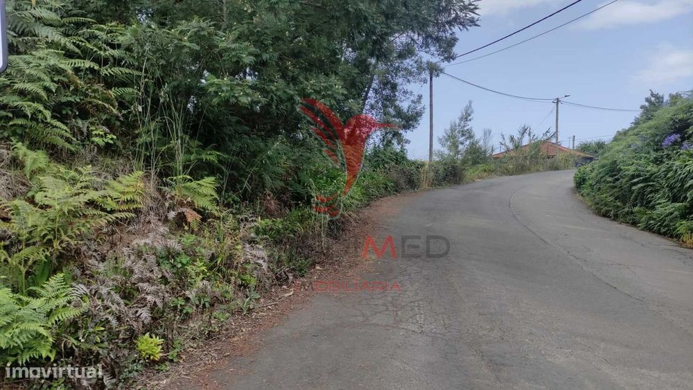 Terreno com 1080m2 situado em S.Jorge,Santana.