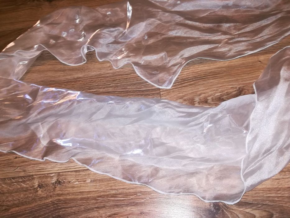 Zamienię  Suknie  ślubną z szalem na buty sportowe damskie 39  nie wys