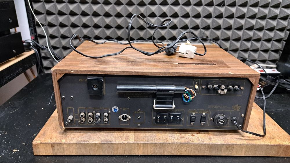 Amplituner Akai AA-910