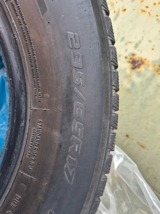 Opony zimowe  235/65 R17 AUSTONE