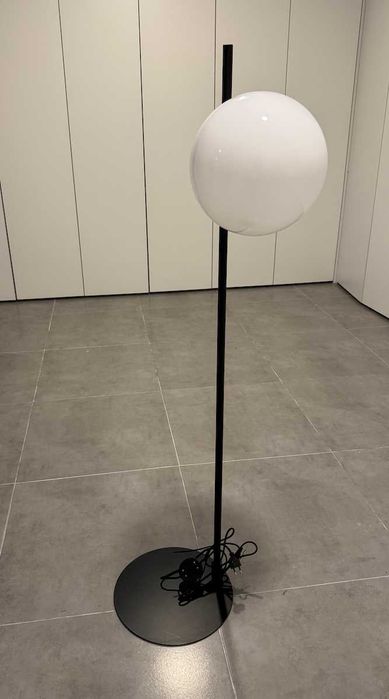 floor lamp (luminária de chão)