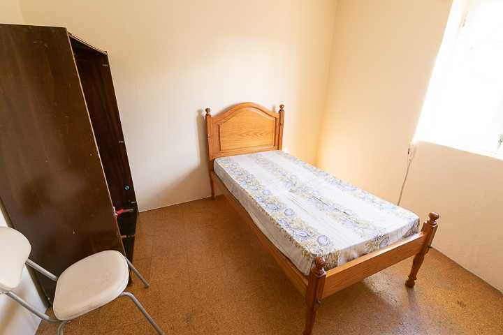 Alugo quarto no Centro de Angra do Heroísmo