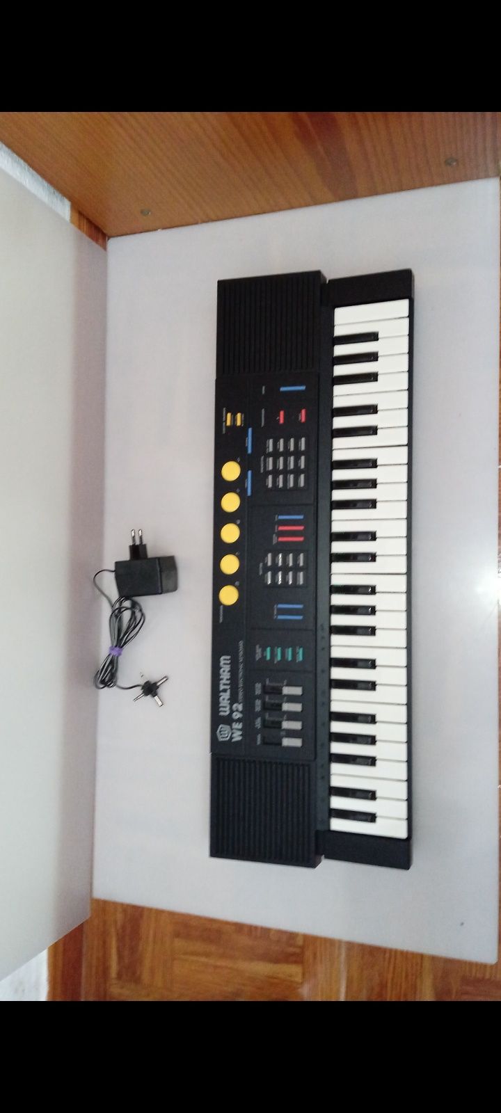 Órgão/Teclado Eletrônico Waltham WE 92 + Carregador