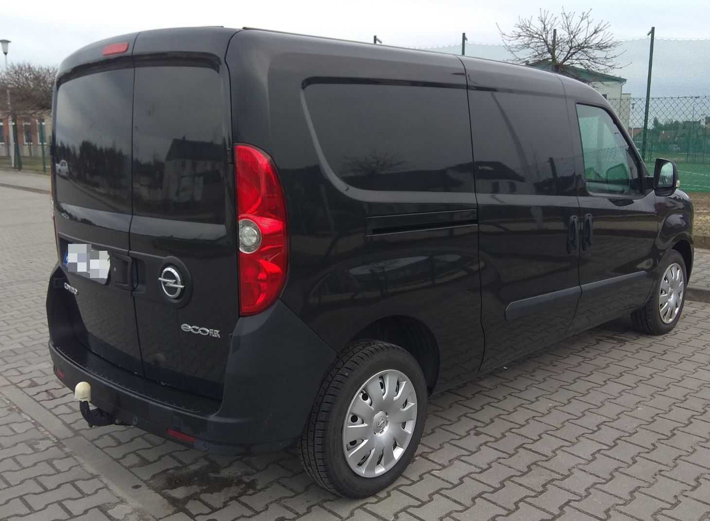 Opel Combo L2H1 2017 długi bezwypadkowy ładny stan niewielki przebieg