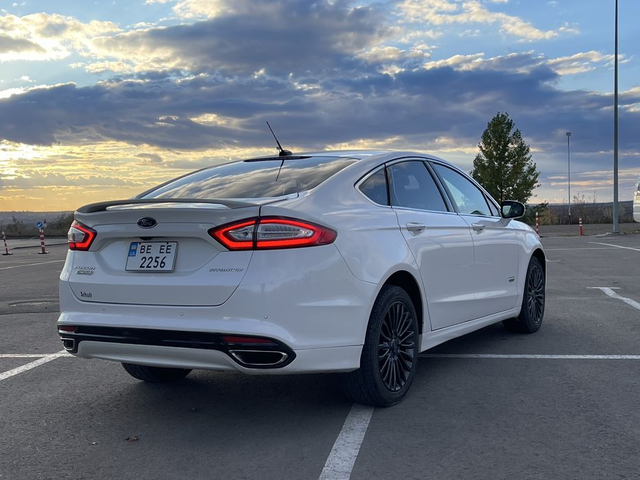 Ford Fusion Titanium  Energy plugin hybrid