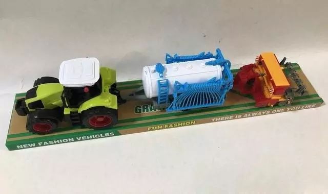 Traktor z maszyną rolniczą. Macyszyn Toys. Nowy Produkt