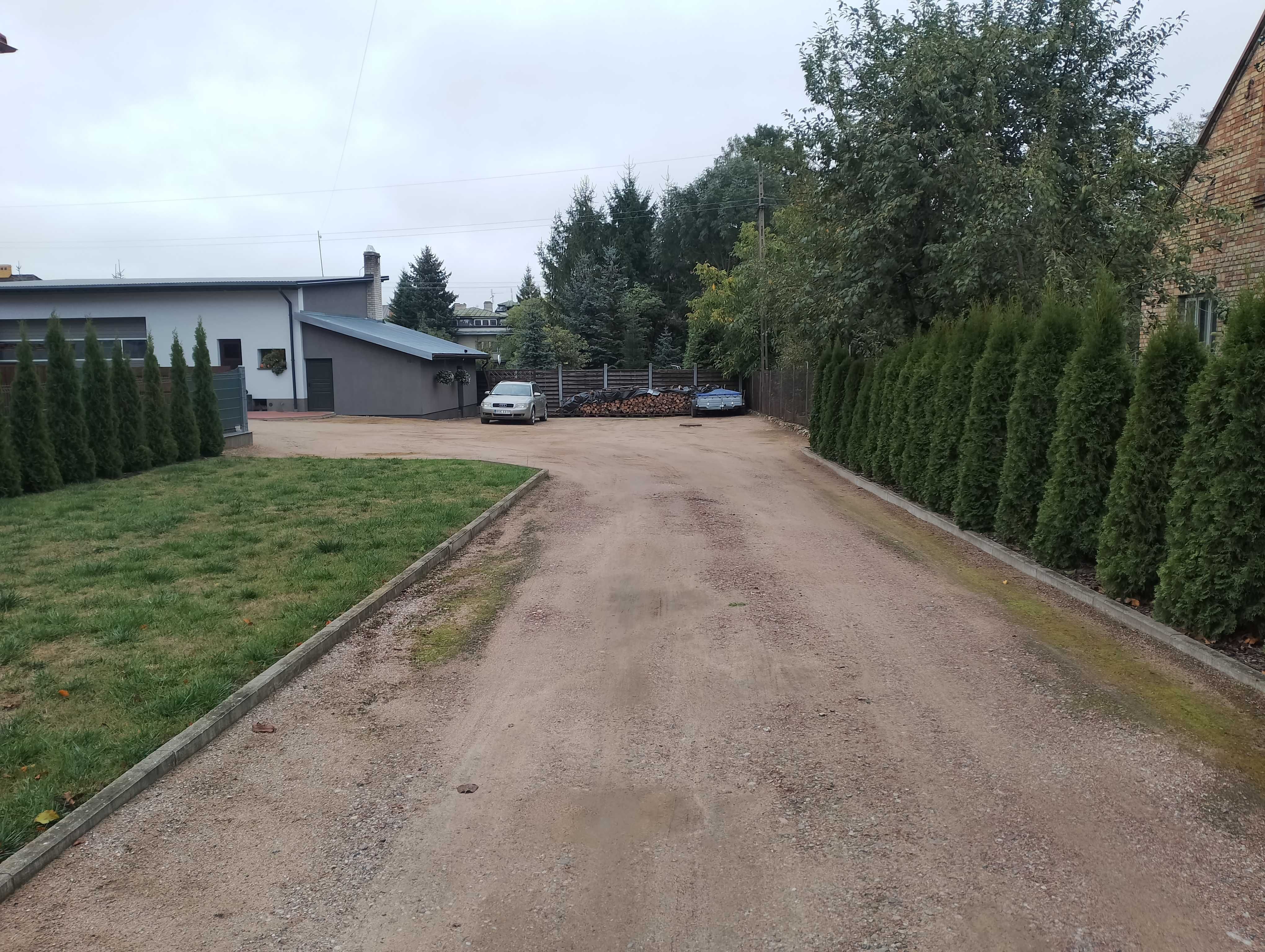 Sprzedam działkę 724m2 z budynkiem handlowo-usługowym Dąbrowa Biał.