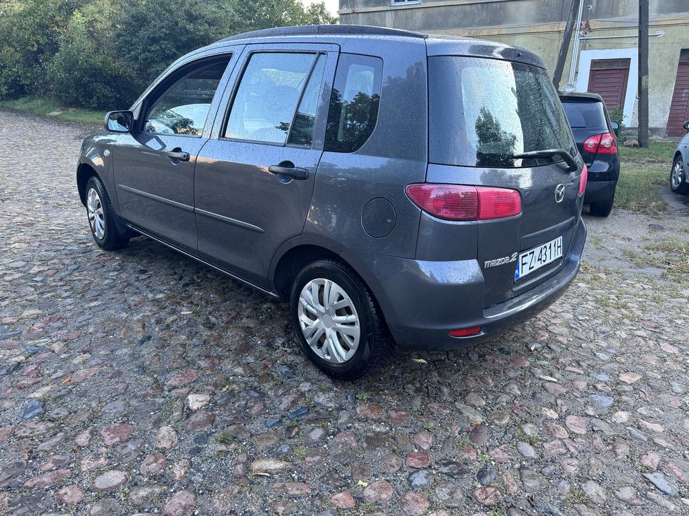 2004r mazda 2