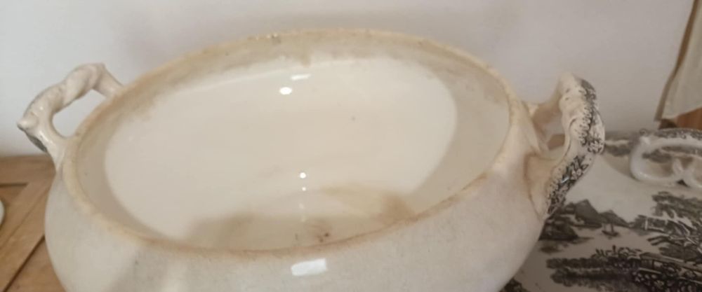 Grande e pesada terrina Cavalinho em preto Sacavém não marcada
Envi