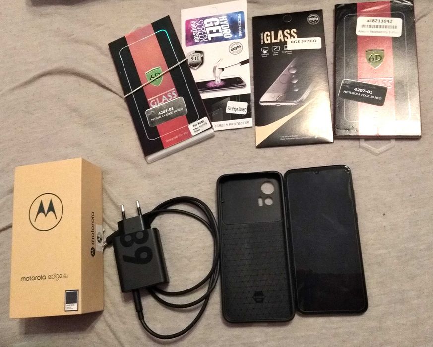 Smartfon Motorola Edge 30 Neo 5G z pudełkiem i akcesoriami Komplet