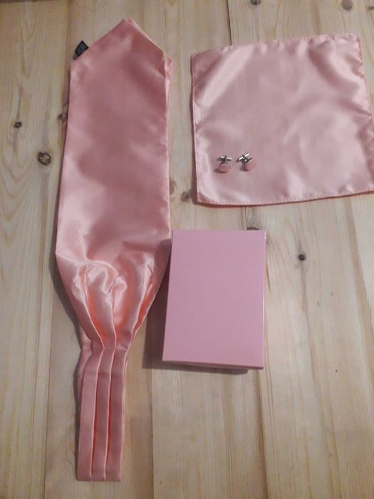 Elegancki zestaw fular, poszetka spinki pudełko prezentowe 100% jedwab