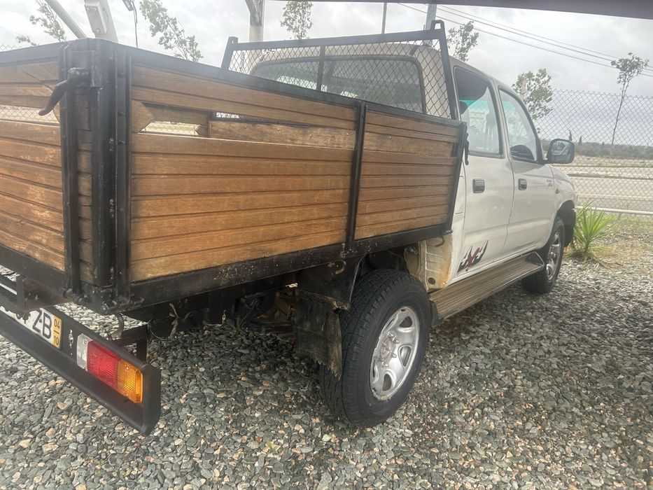 Toyota hiluxe 4x4 5 lugares
