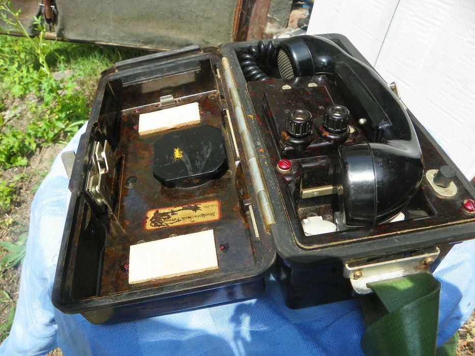 Niemiecki wojskowy telefon polowy