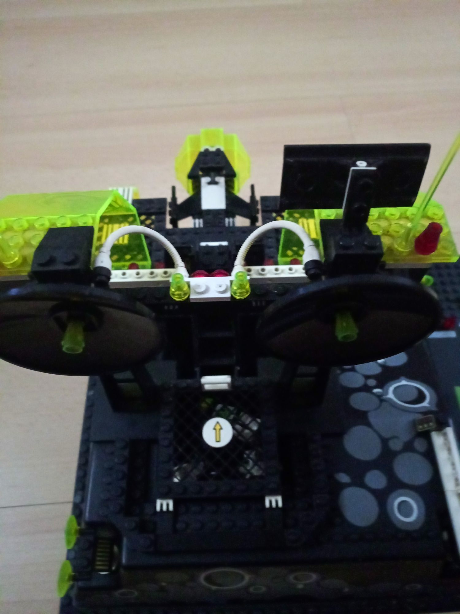 Lego System 6988 - Base Blacktron Alpha Centauri