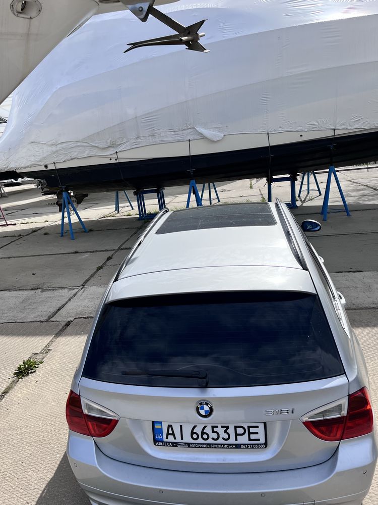 Продам машину BMW 318i