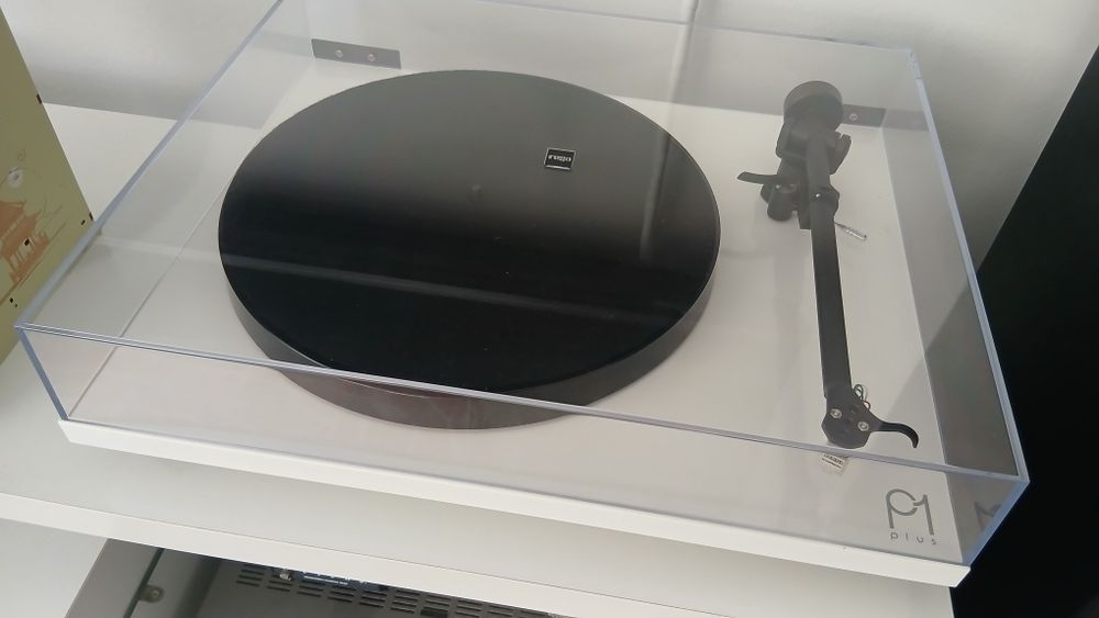 Gira discos Rega Planar 1 com cabeça  Rega Carbon