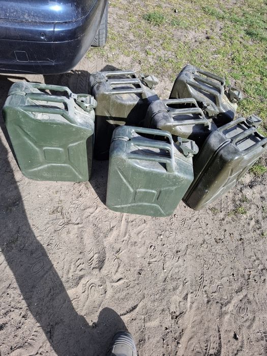 Sprzedam kanistry metalowe 20l ostatnie 2 sztuki