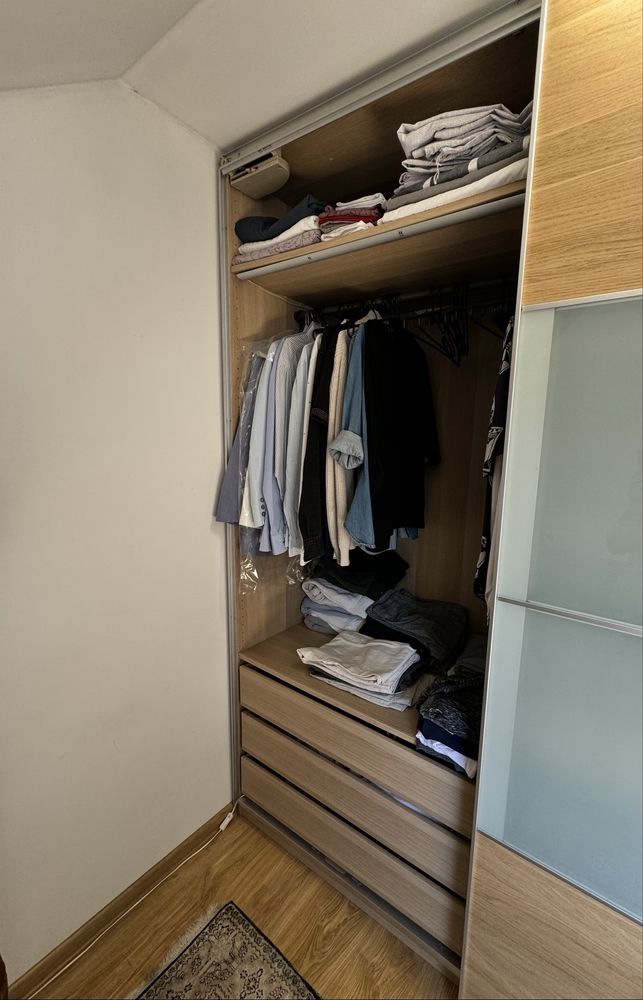 Szafa IKEA PAX 200x63x237 cm z drzwiami przesuwnymi i oświetleniem