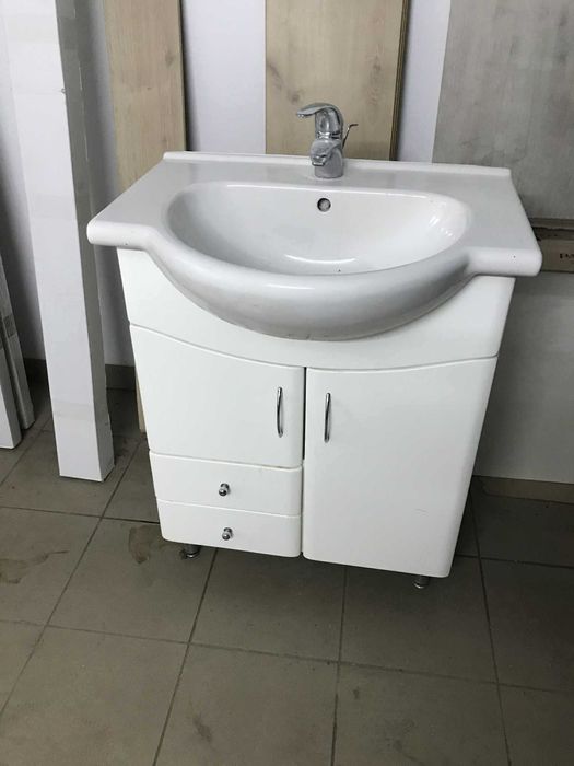 Wyposażenie łazienki, wanna, lustro, szafka z um, WC - po 50 zł za szt