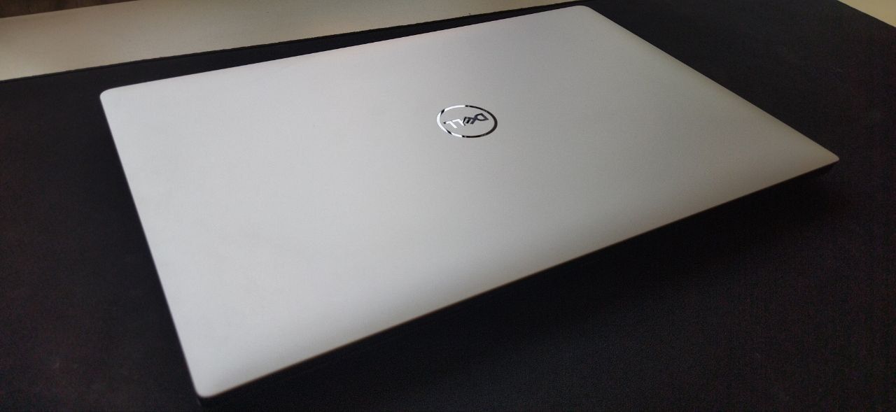 Dell xps 15 7590 | 7-9750H | 1650 | Oled 4K | 16GB RAM | 512GB Ssd