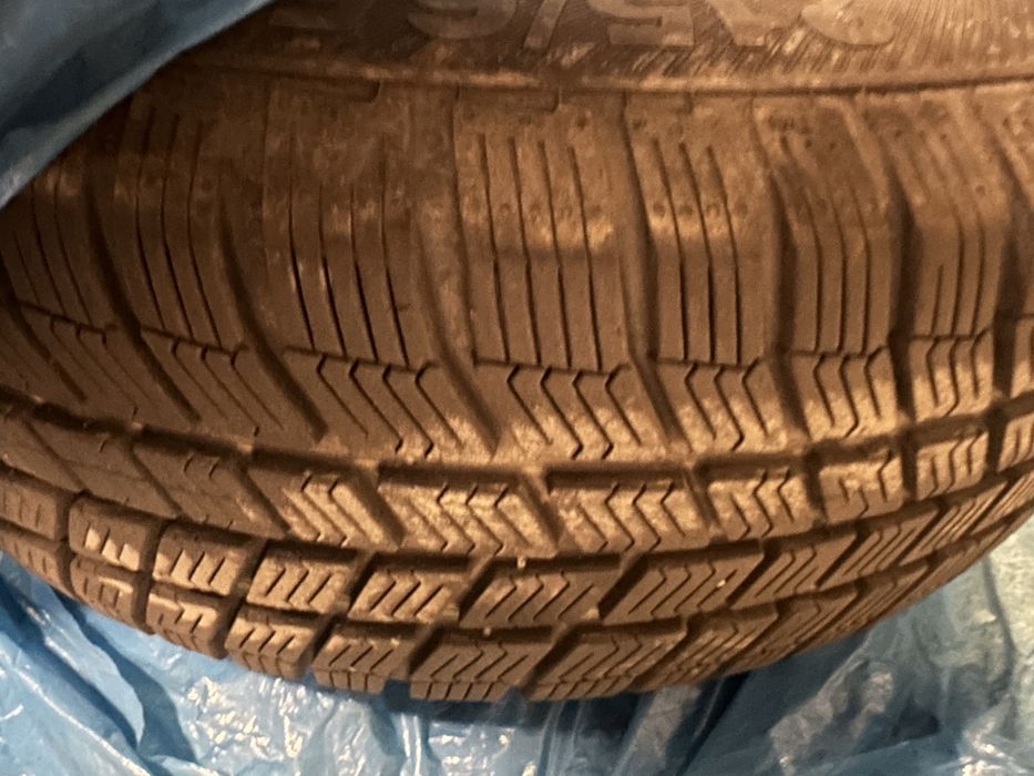 215/65/16 Komplet Felgi Nissan opony zimowe + kolpaki