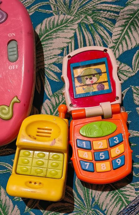Zestaw telefonów zabawkowych