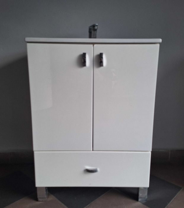 Szafka łazienkowa z umywalką + bateria