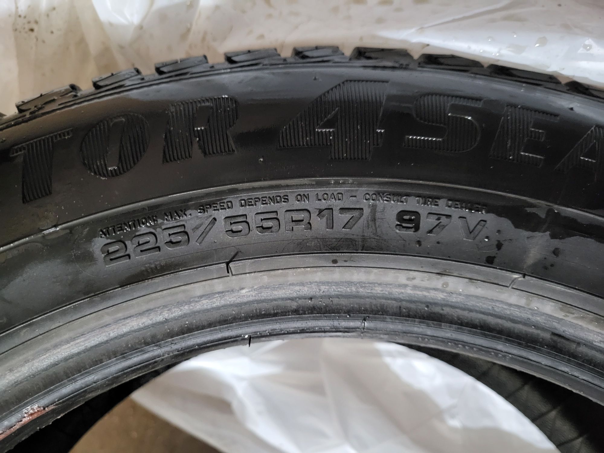 Goodyear  Vector 4 Seasons  195/60 R15 92