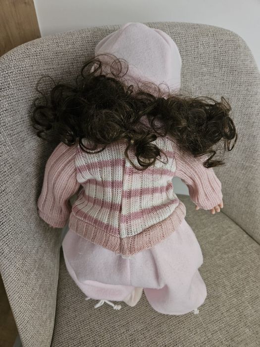 Boneca vestida e com cabelo