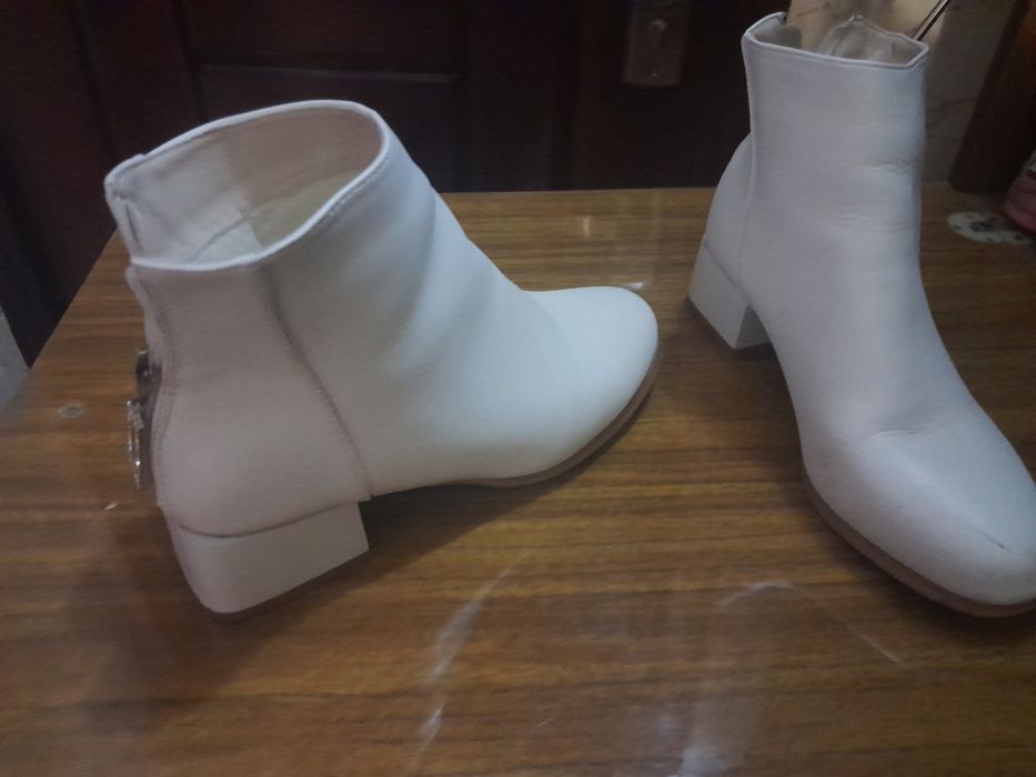 Свадебное  плать + ботинки 38 осенние