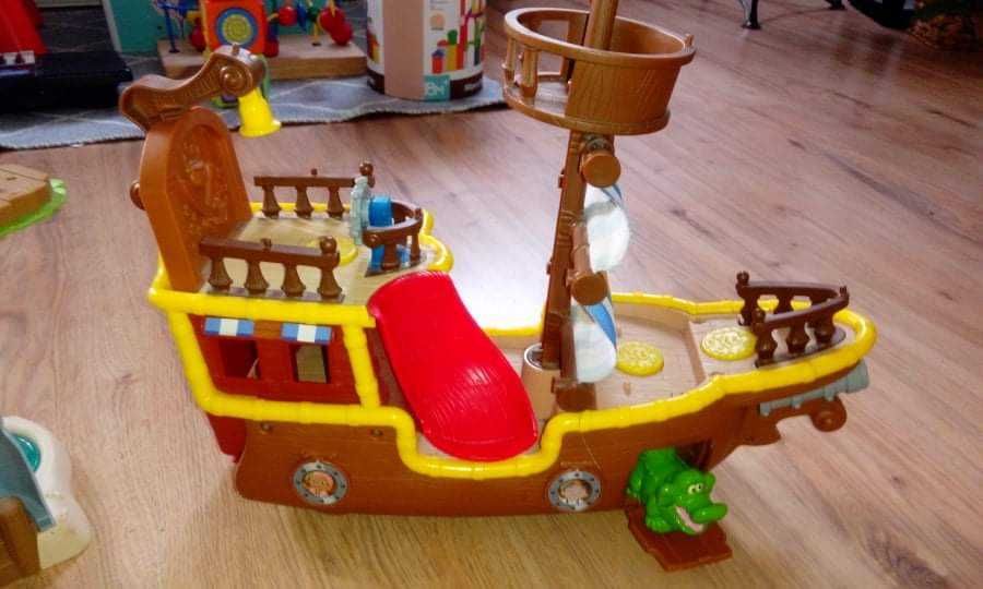 Zabawki kapitan Jake i piraci z Nibylandii statek,baza,dzungla,figurki