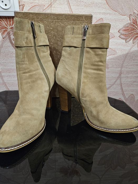 Сапожки бежевого цвета