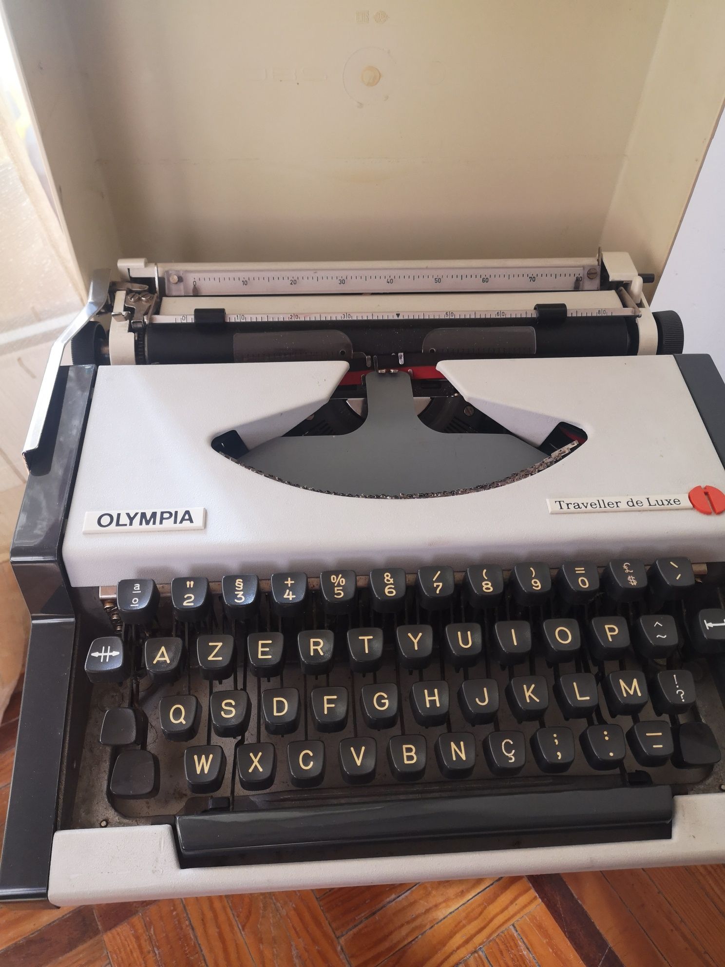 Máquina de Escrever Olympia Traveller de Luxe