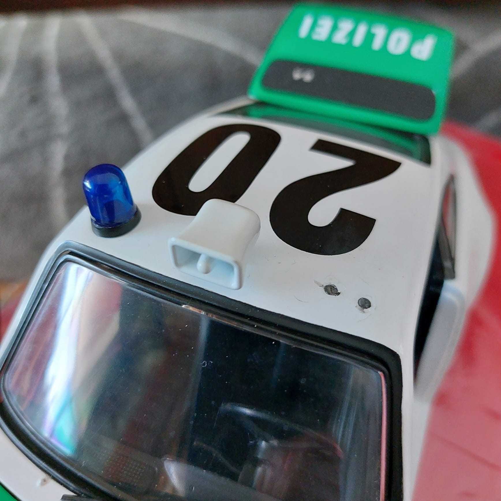 Porsche 911 2.4L German Police Version 1972 (Universal Hobbies 1:18)