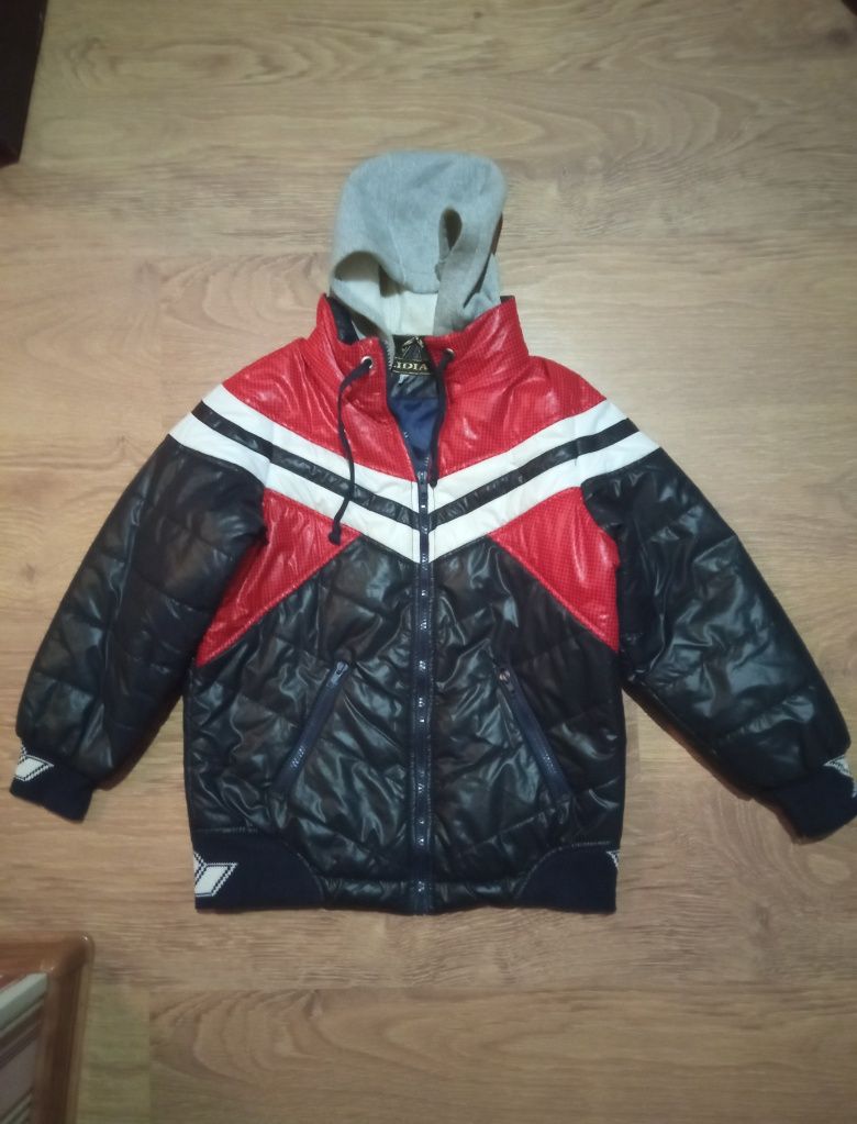 Курточка для мальчика.Цена 600 грн.