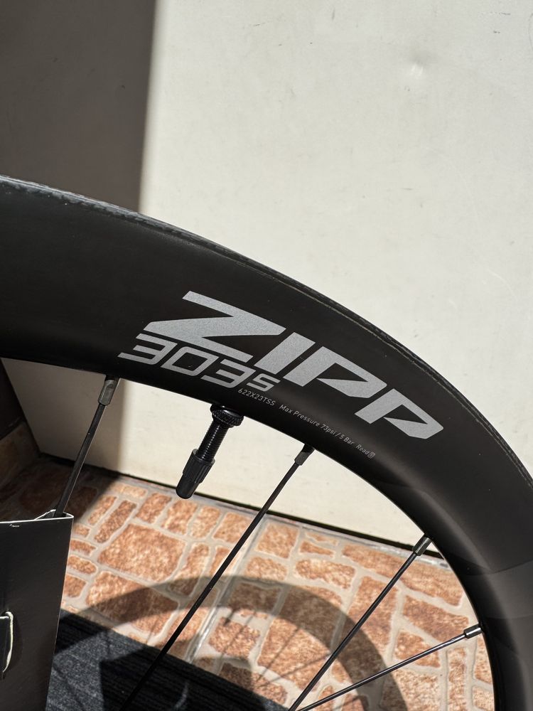 Nowe Koło przednie ZIPP 303s 28 cali carbon centerlock