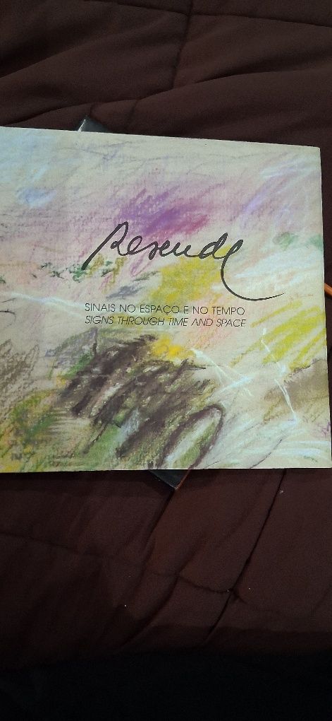 Livro resende sinais no tempo e no espaço