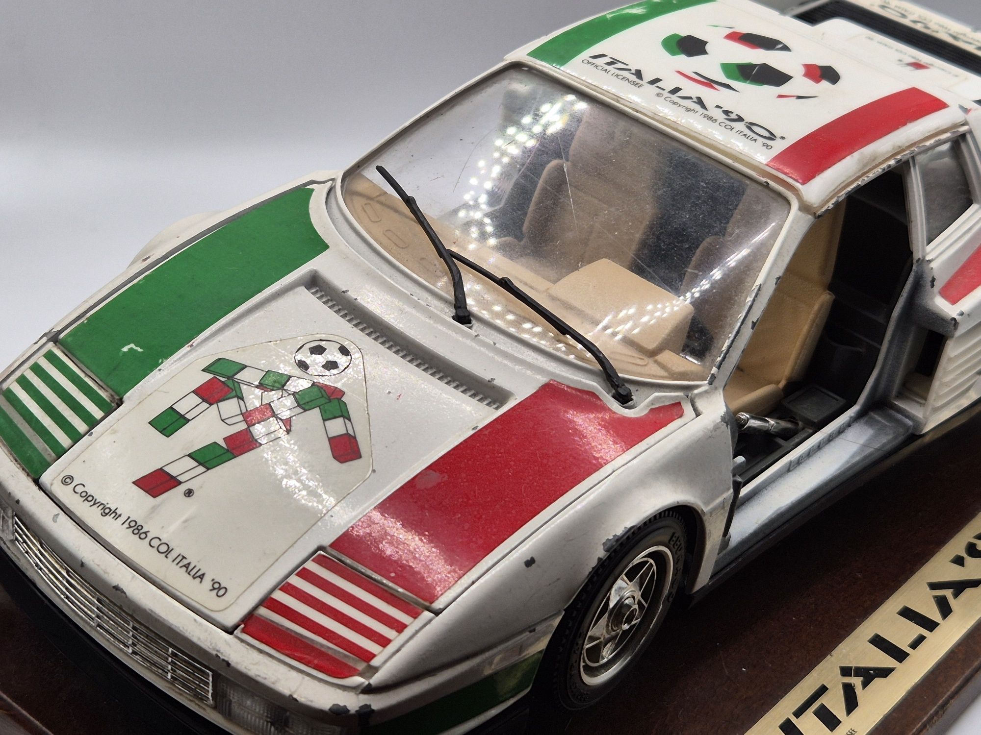 Model Burago Ferrari Testarossa Italia 90