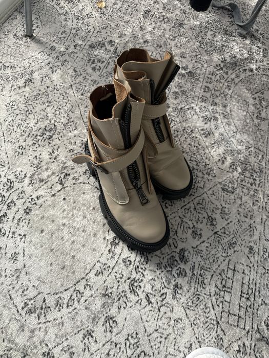 Бежеві черевики шкіряні 36 розмір