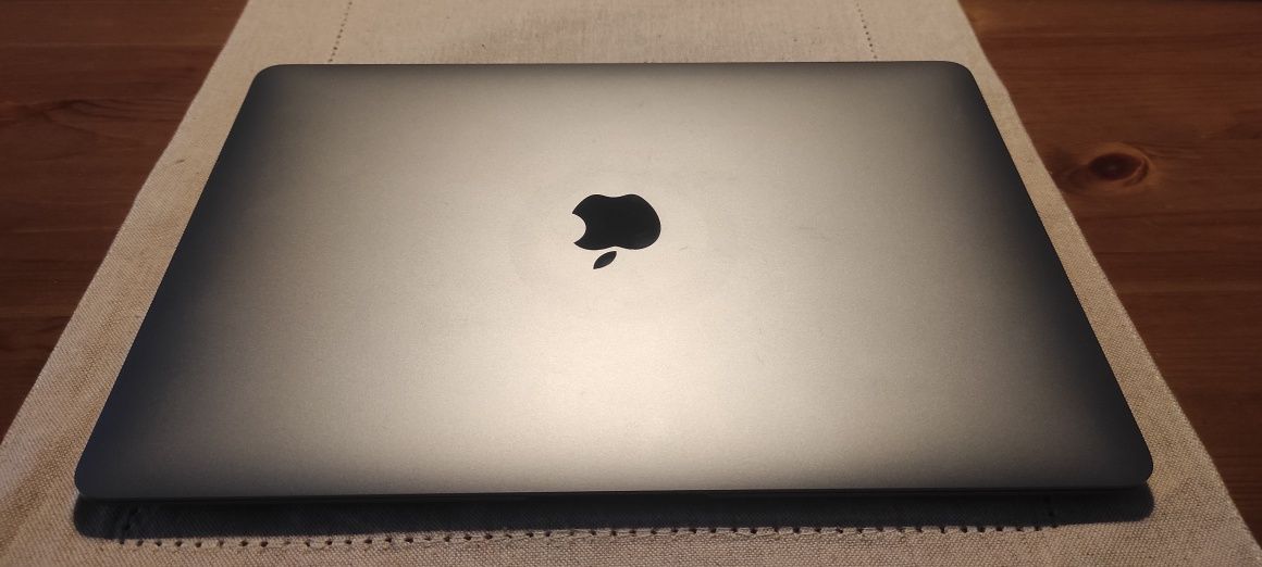 MacBook Air a2337 8gb