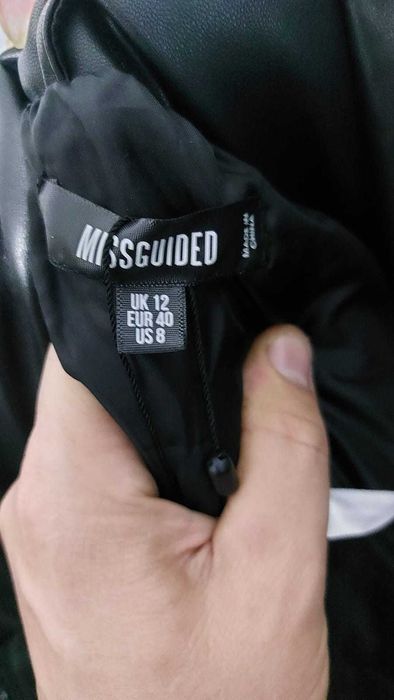 Missguided Puffer kurtka bomberka czarna damska latexowa roz 12 krótka