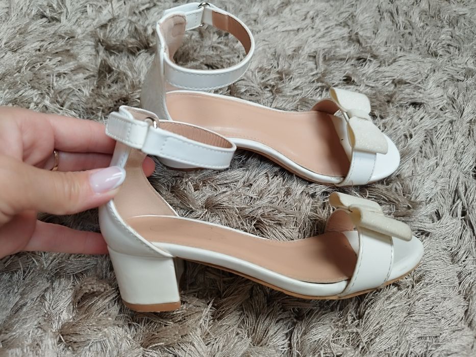 Sandały na obcasie dla dziewczynki rozmiar 30