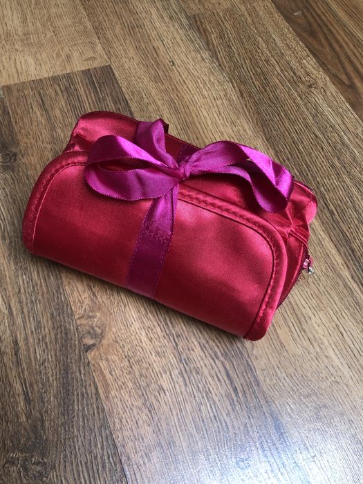 Dr Irena Eris logowana kosmetyczka czerwona amarantowa wstążka