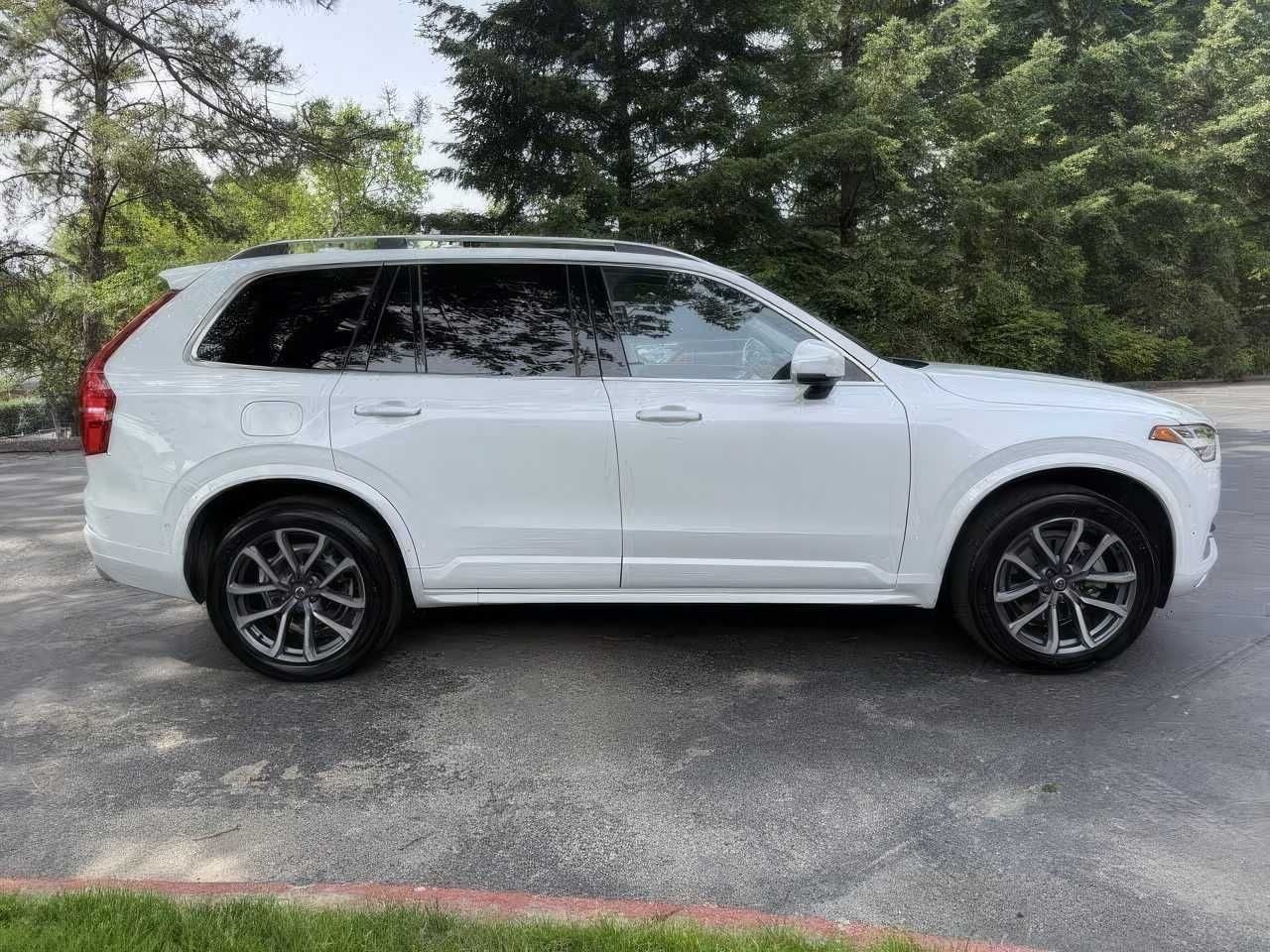 2019 Volvo XC90 T6 Momentum
