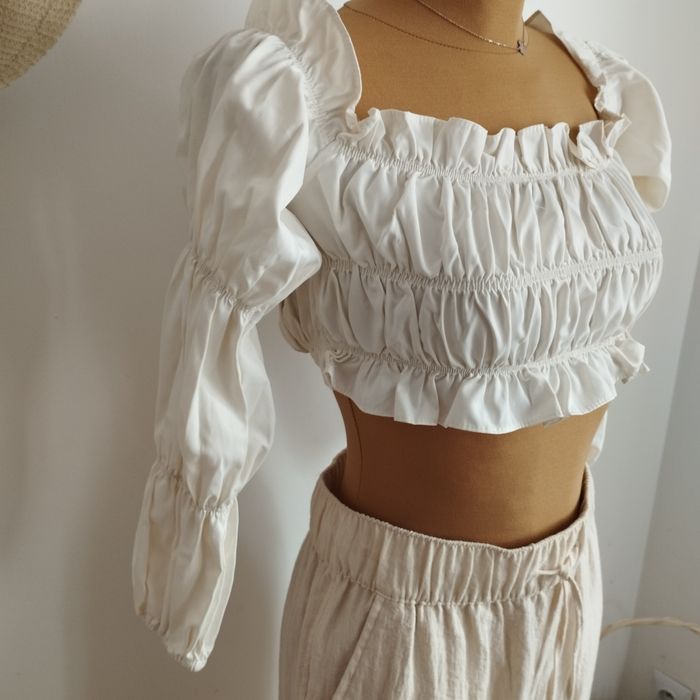 Bluzka PrettyLittleThing, rozmiar 36 – kremowy crop top bufiasty rekaw